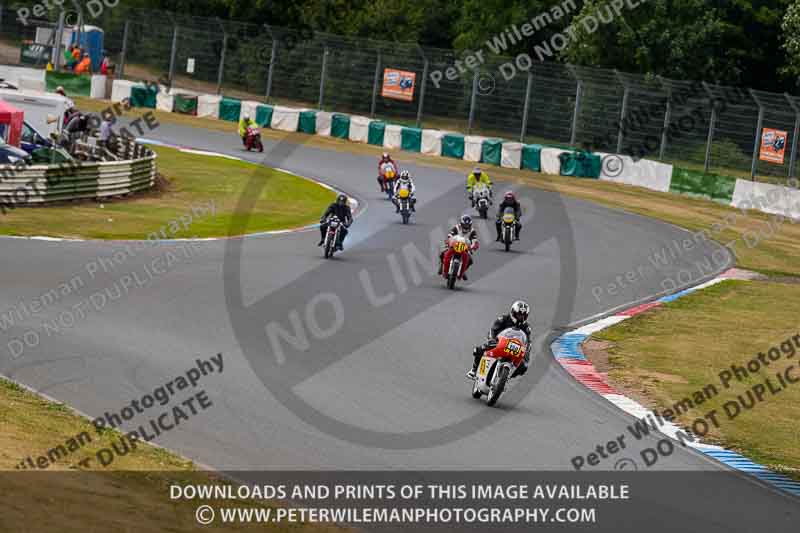 Vintage motorcycle club;eventdigitalimages;mallory park;mallory park trackday photographs;no limits trackdays;peter wileman photography;trackday digital images;trackday photos;vmcc festival 1000 bikes photographs